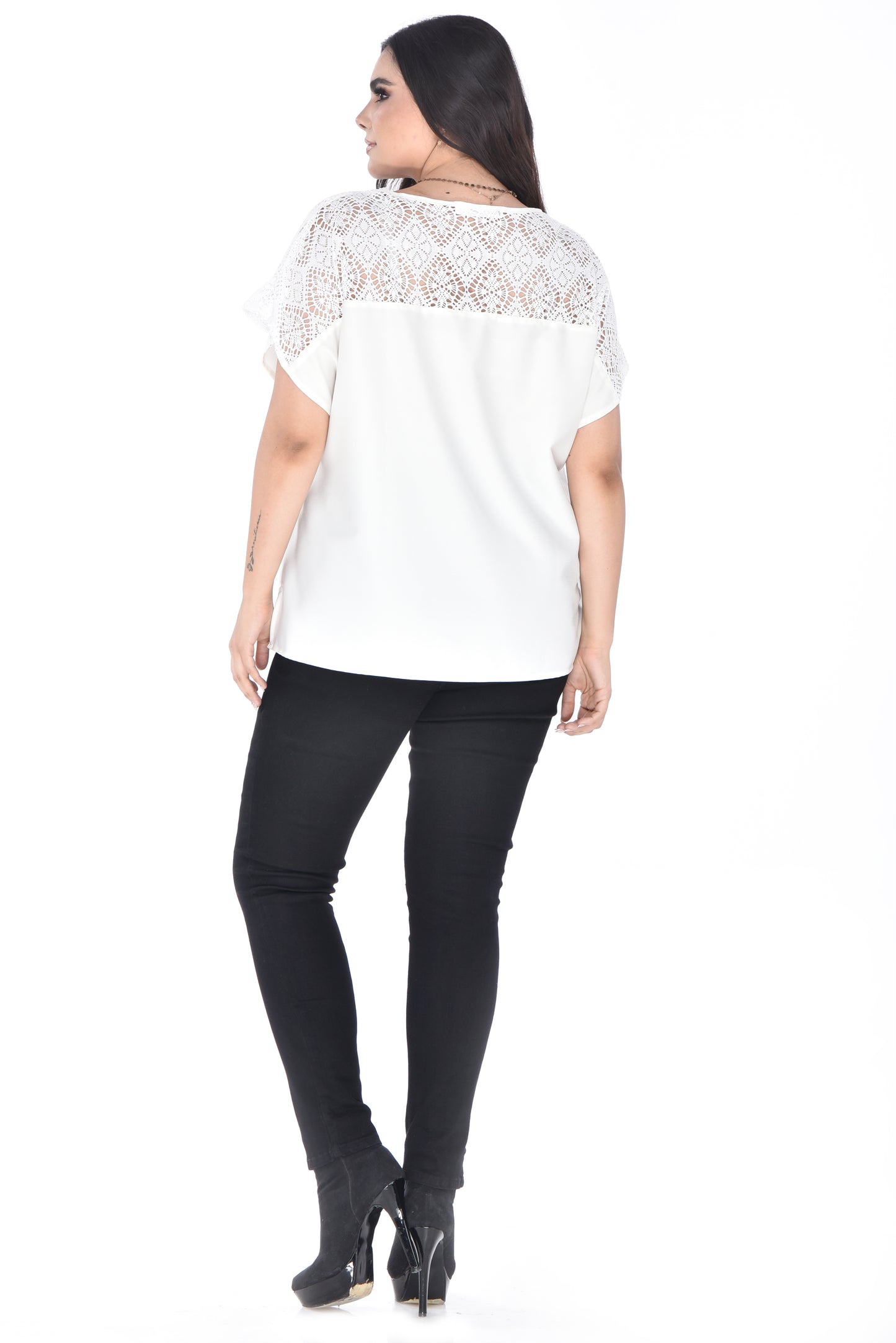 Blusa con detalle de crochet